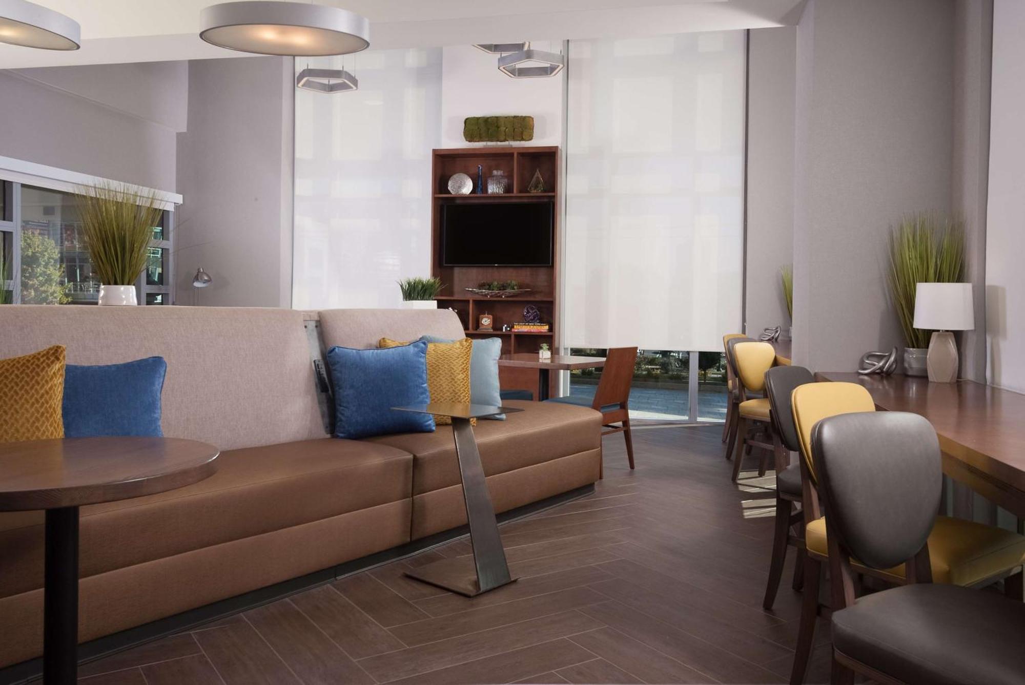 Home2 Suites By Hilton Atlanta Perimeter Center Дънууди Екстериор снимка