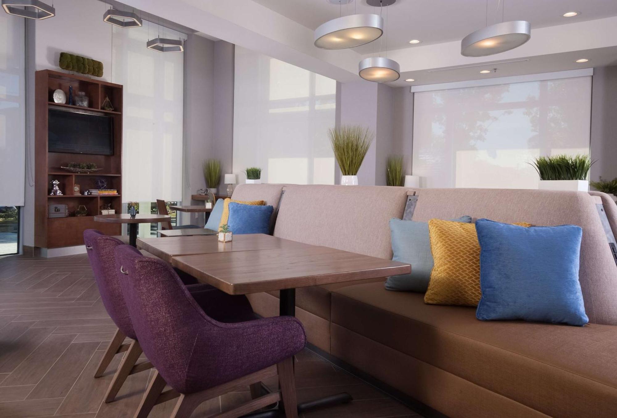 Home2 Suites By Hilton Atlanta Perimeter Center Дънууди Екстериор снимка